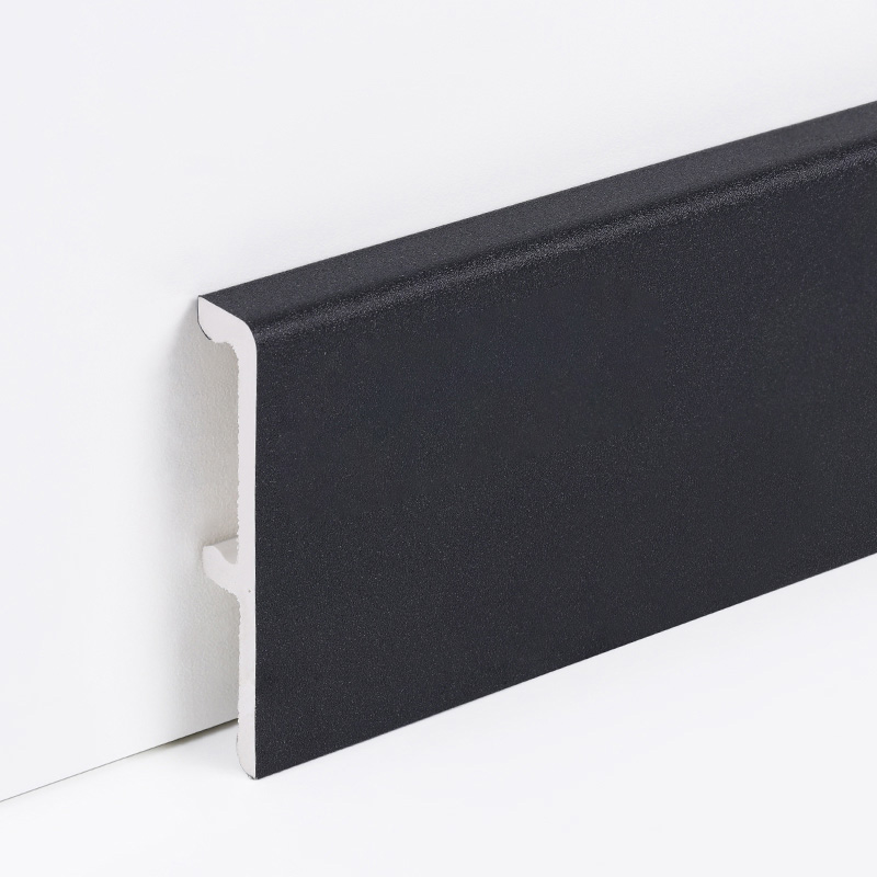 Schwarze Sockelleisten