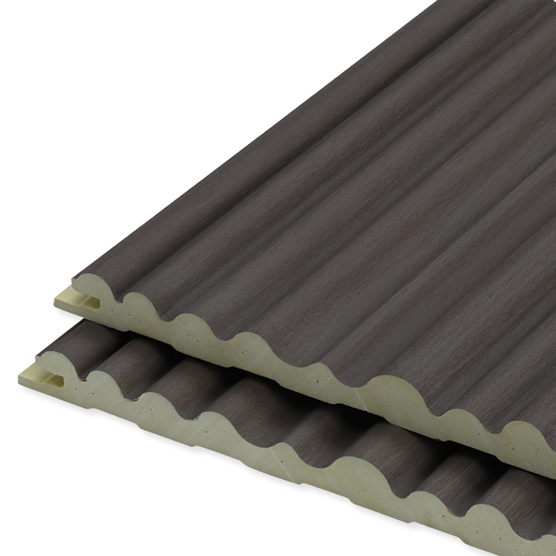 Innenwandpaneele aus geriffeltem Holz