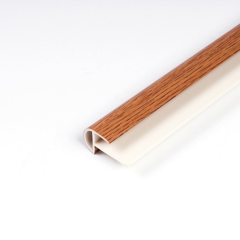 Innenliegende PVC-Treppenkantenstreifen