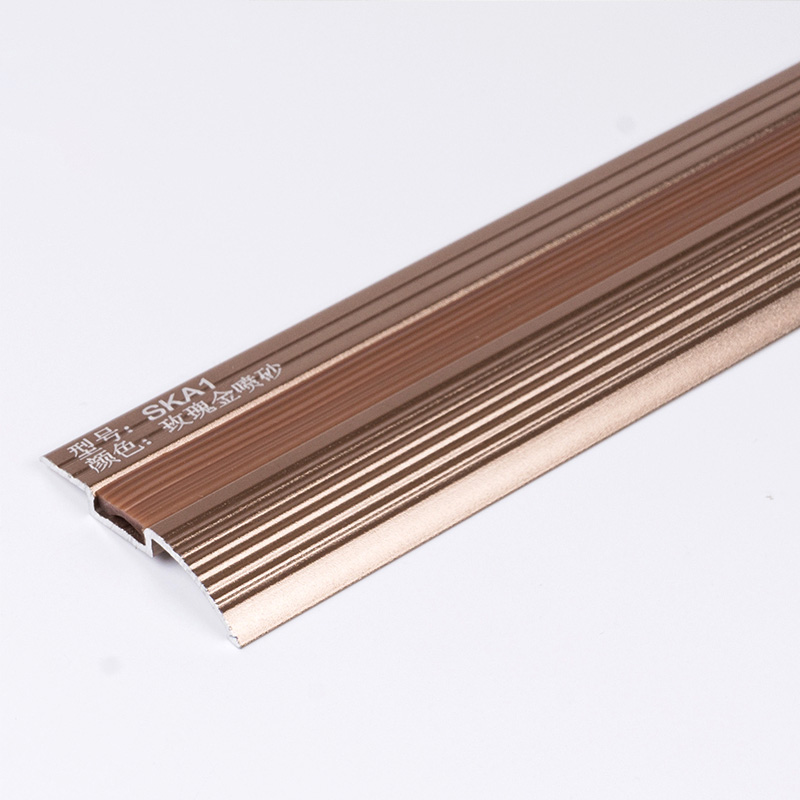 &Uuml;bergangsstreifen von Teppich zu Fliese