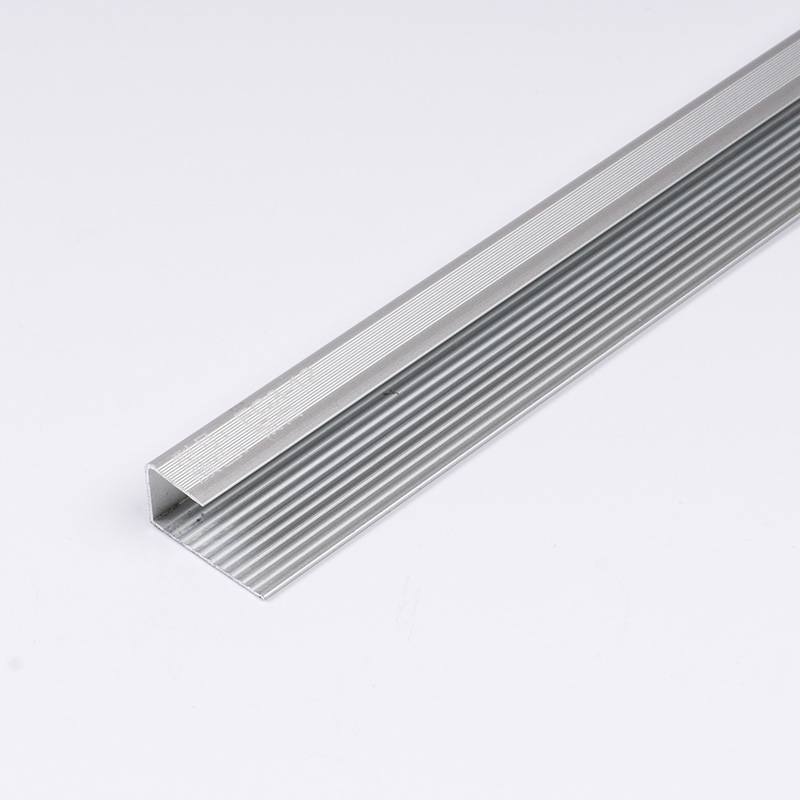 Fliesenkantenverkleidung f&uuml;r Treppen