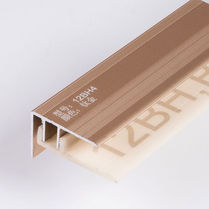 Treppenkantenverkleidung aus Fliesen