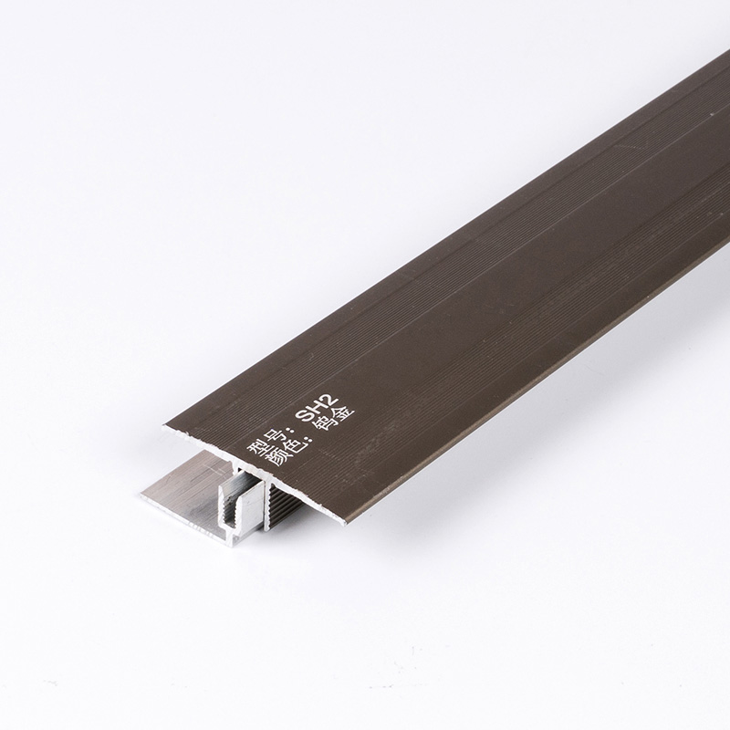 &Uuml;bergangsstreifen aus Aluminium