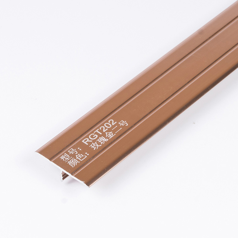 &Uuml;bergangsstreifen von Fliesen zu Fliesen