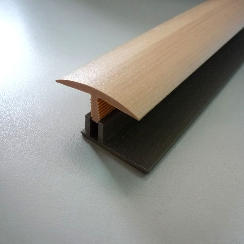 T-f&ouml;rmiger Bodendekorstreifen