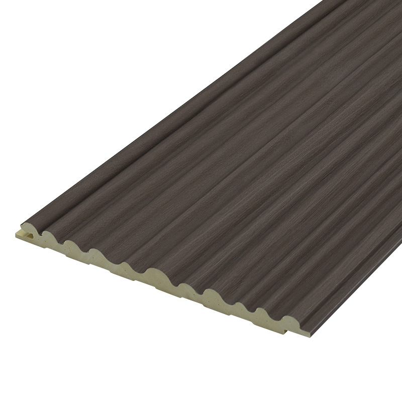 Wandpaneele aus geriffeltem Holz