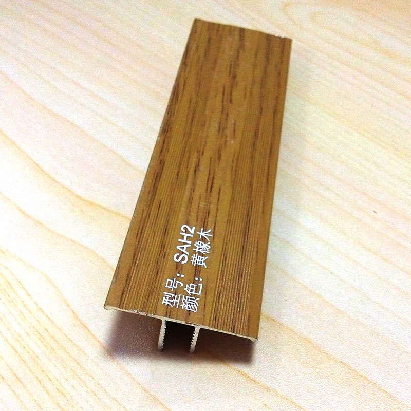 Innenverkleidung in T-Form