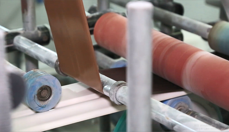 Oberflächenverarbeitung der Fußleiste