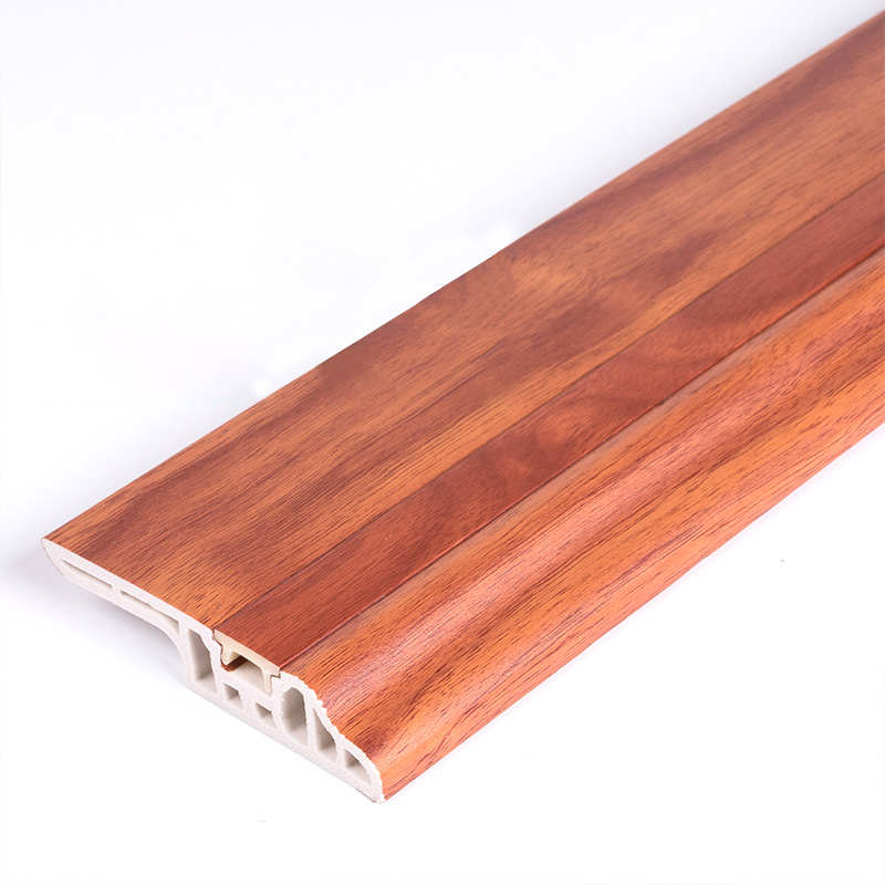 Innenliegende Kunststoff-Fu&szlig;leiste