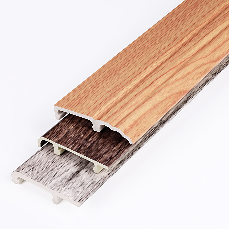 Innenliegende PVC-Sockelleiste 