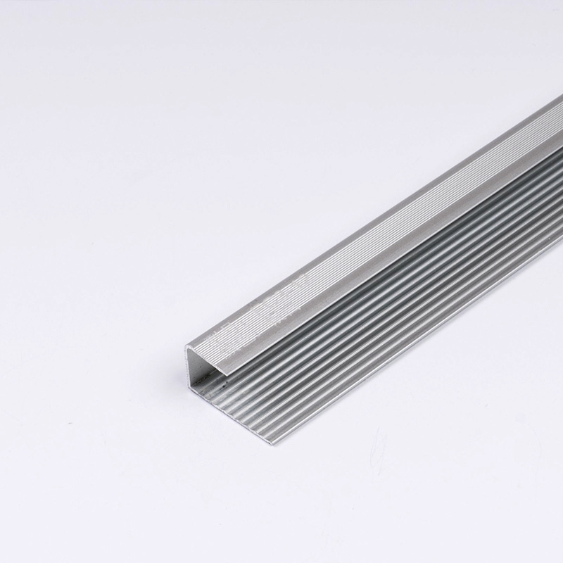 Innenfliesenkantenverkleidung f&uuml;r Treppen