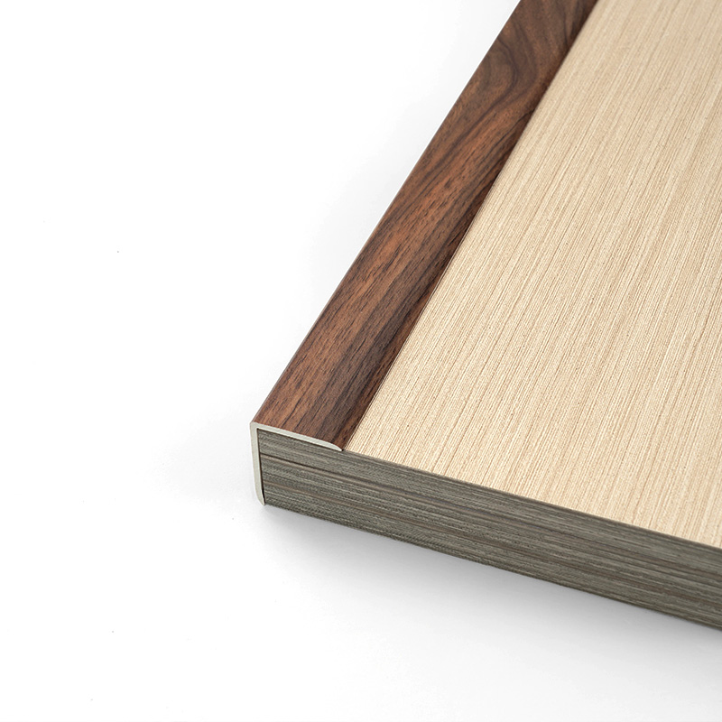 V-f&ouml;rmiger Randstreifen mit Holzmaserung