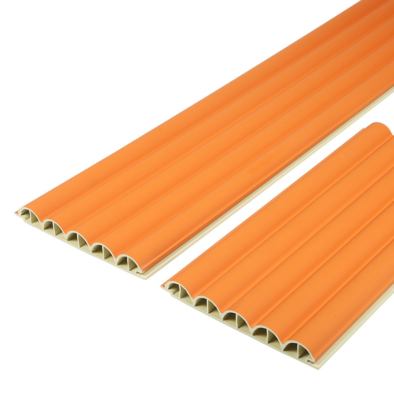 Wandpaneel mit Riffelung