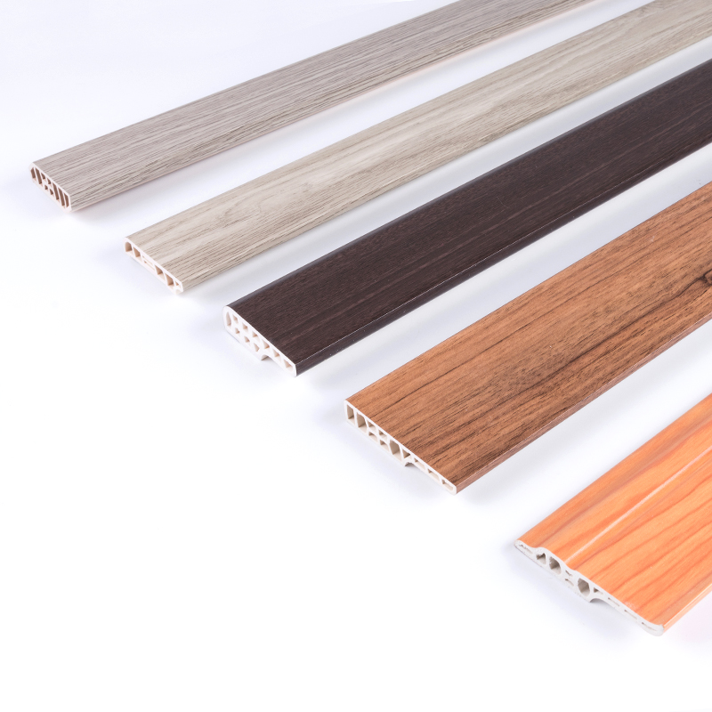 Fu&szlig;leiste aus Kunststoff