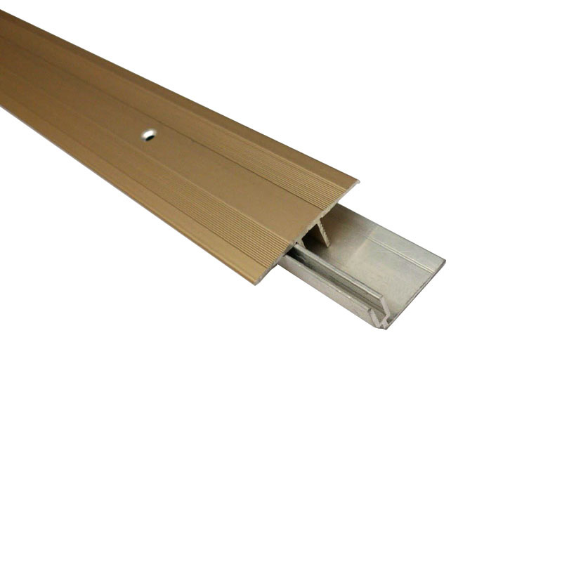 &Uuml;bergangsstreifen aus Aluminium im modernen Stil