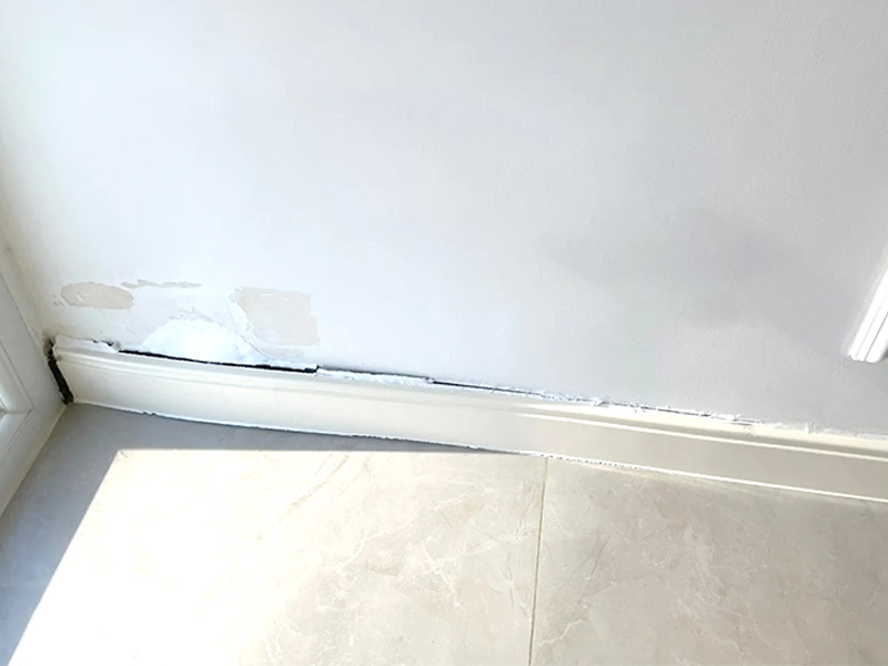 Was passiert, wenn die Fußleiste nass wird?