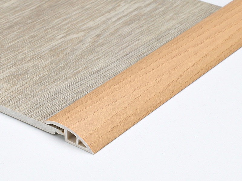 28 x 5 mm PVC-Bodenbelag-Reduzierst&uuml;ck mit Holzmaserung