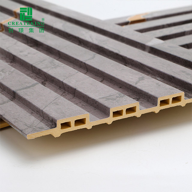 155 * 17 mm wasserdichte, geriffelte Hohlwandplatte aus PVC