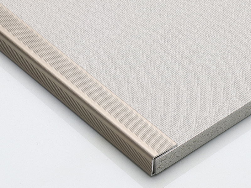 Quadratische Kantenverkleidung f&uuml;r Laminatb&ouml;den