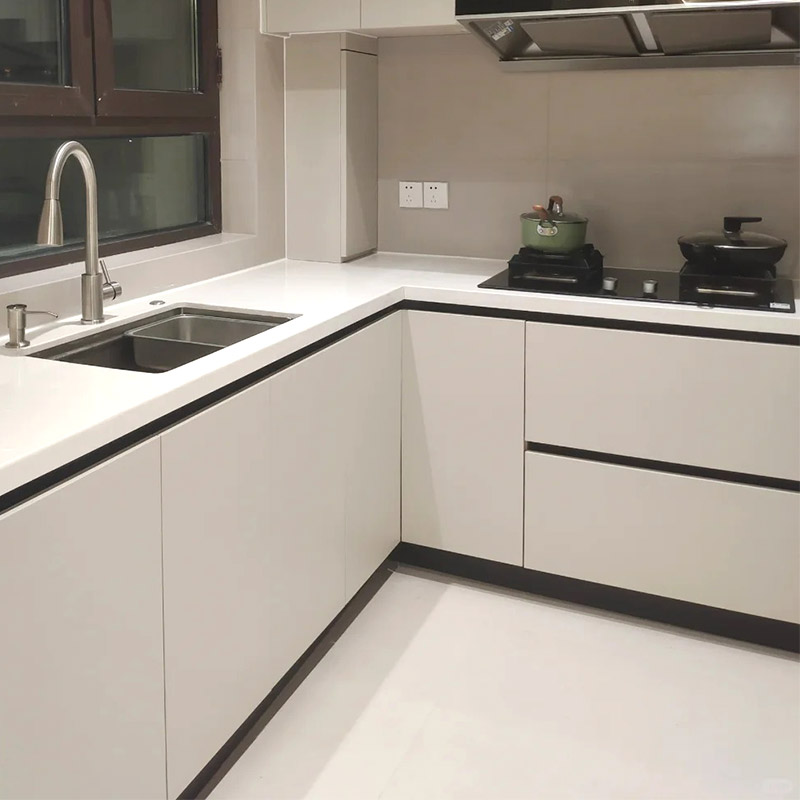 Schranksockelhöhe und Installationsmethode