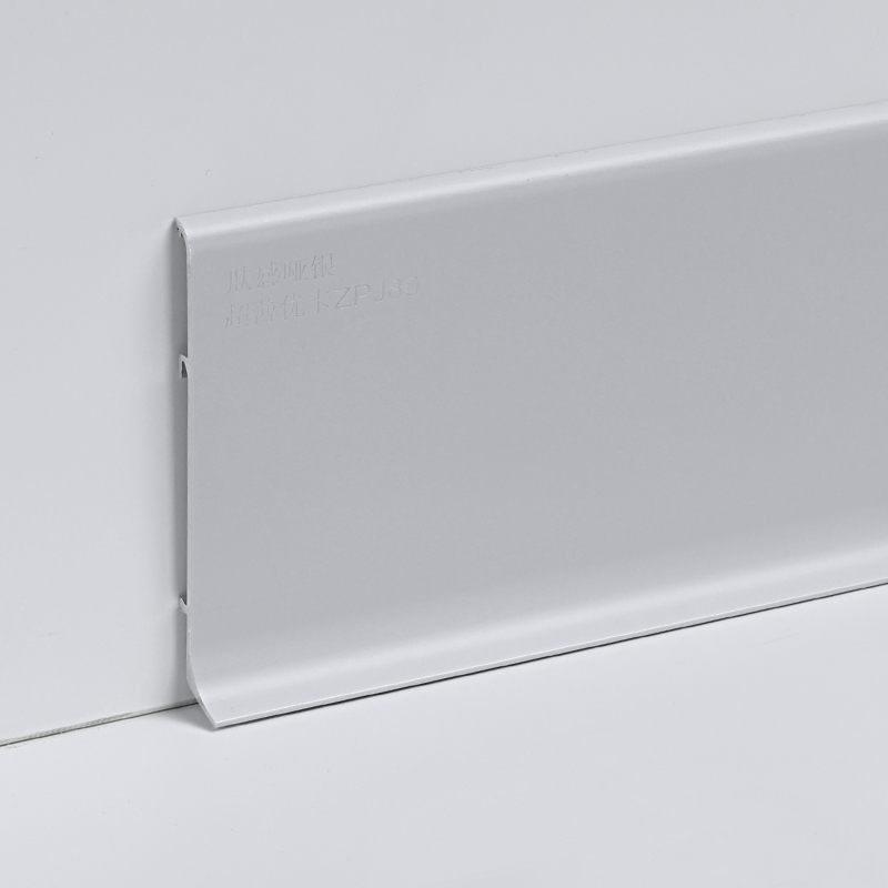 Sockelleiste aus schwarzem Aluminium