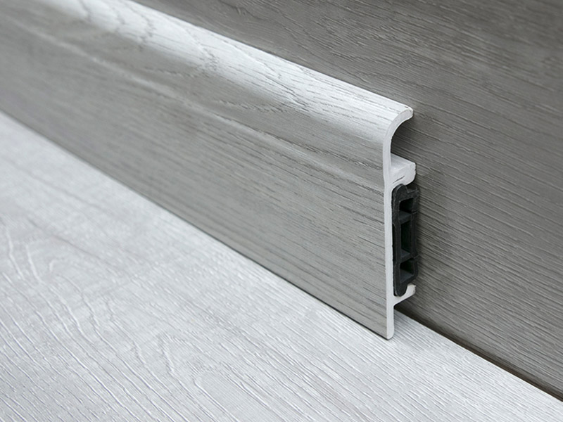76 x 14 mm PVC-Sockelleisten zum Aufstecken