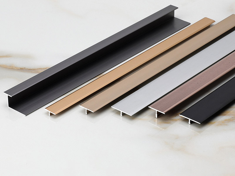 T-f&ouml;rmiger Randbesatz