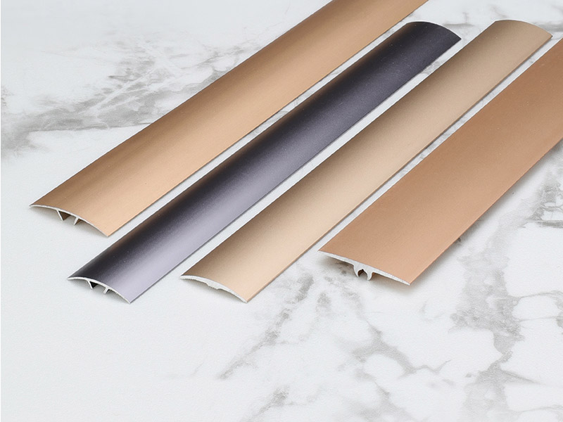 Universeller Boden&uuml;bergangsstreifen aus Aluminium