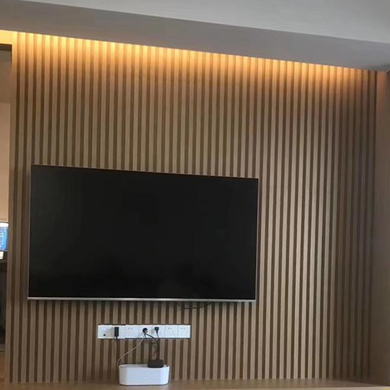 WPC-Wandpaneel mit Rillen