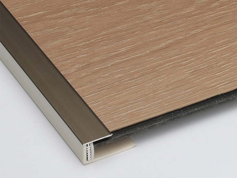 Versetzter T-Form-&Uuml;bergangsstreifen f&uuml;r Bodenn&auml;hte