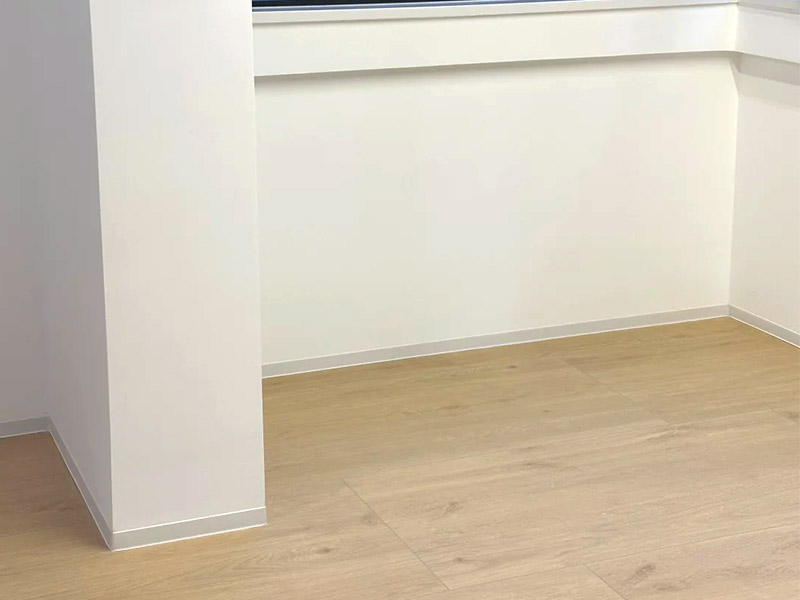 Selbstklebende Sockelleisten