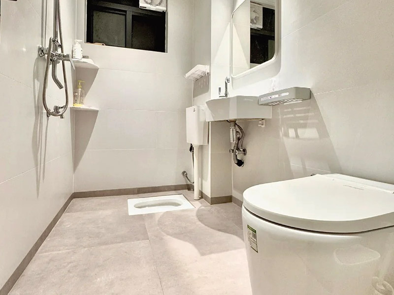 Welche Art von Sockelleiste sollten Sie in einem Badezimmer verwenden?