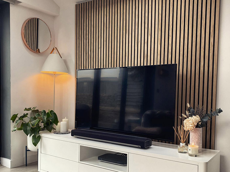 Wandpaneele aus Holzlamellen