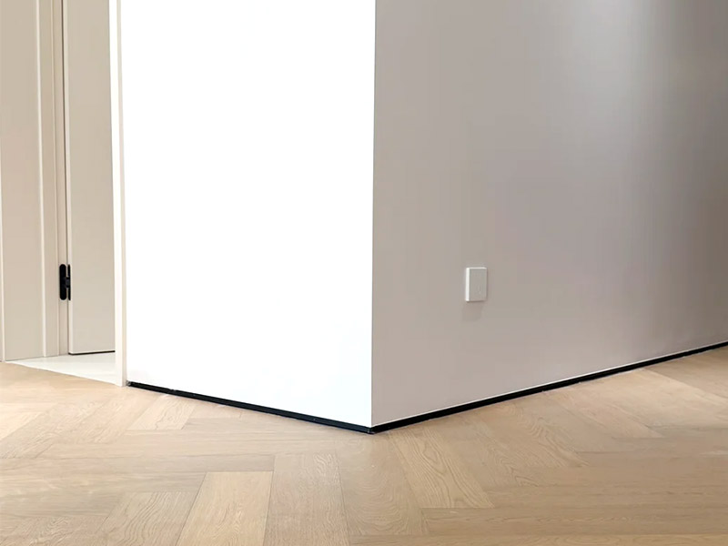 Was sind die Vor- und Nachteile von Schattenfugen-Sockelleisten?