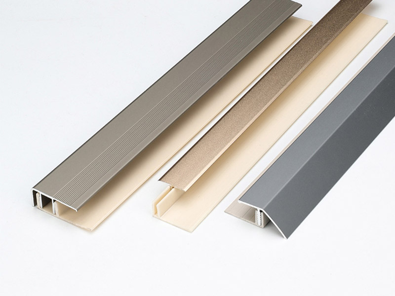 Abschlussprofil aus Metall f&uuml;r Laminatb&ouml;den