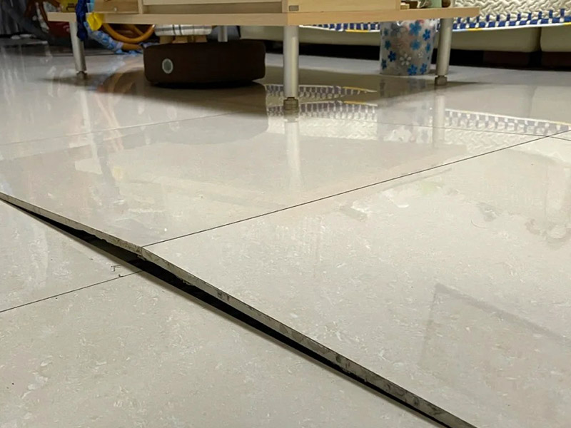 Wie repariert man verzogene Fliesenkanten?