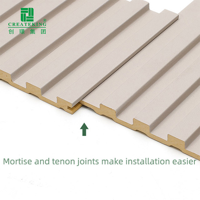 Massive geriffelte Wandpaneele aus PVC, 130 x 7,8 mm