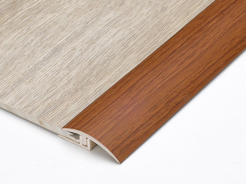 32 * 4 mm SPC-Bodenbelag-&Uuml;bergangsstreifen mit Holzmaserung