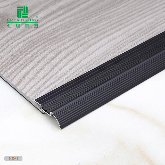 4,95 x 33 mm große, rutschfeste Schwellenstange aus Aluminium mit Gummieinlage