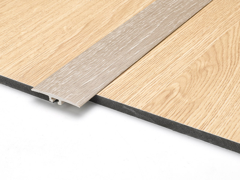 42 x 6,6 mm SPC-T&uuml;rschwellenleiste in Holzoptik