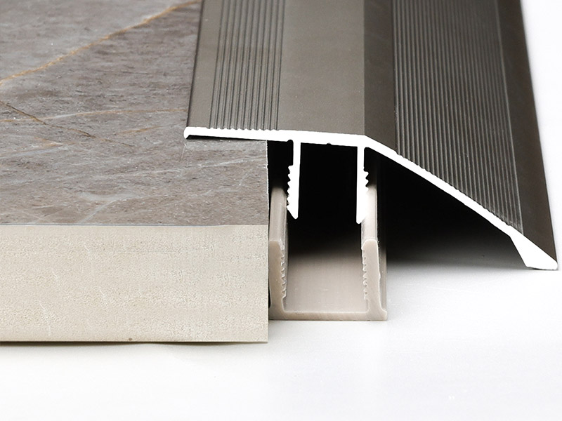 Schwellenstreifen aus Aluminiumlegierung