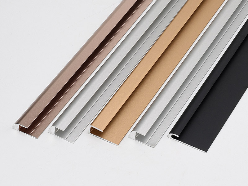 C-f&ouml;rmiger Bodenkantenstreifen aus Aluminiumlegierung