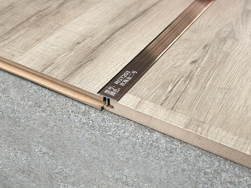 T-f&ouml;rmige Aluminiumverkleidung