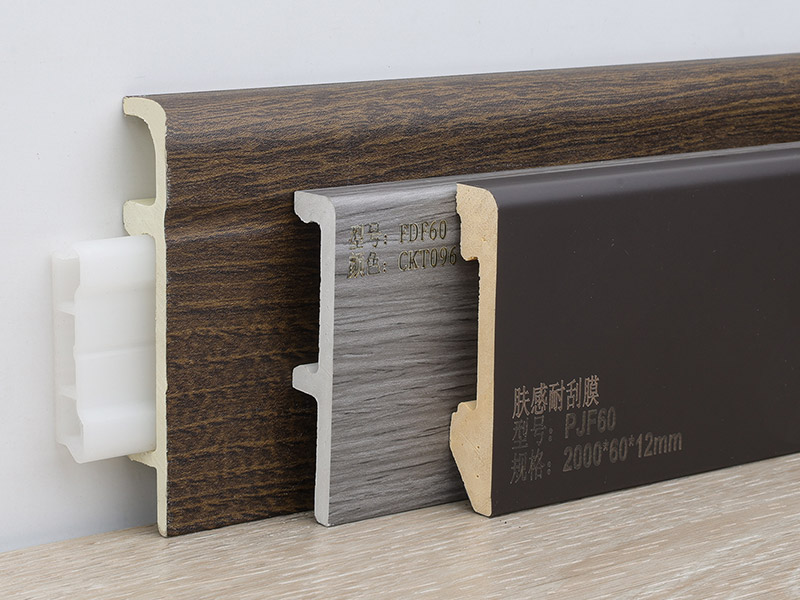 Sockelleistensysteme mit Sockeln