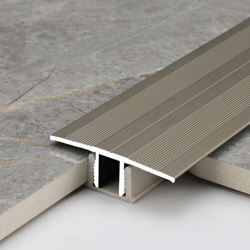 T-f&ouml;rmiger &Uuml;bergangsstreifen aus Aluminiumlegierung