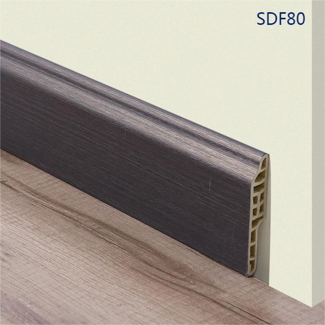 8 cm wasserdichte PVC-Heimwerker-Sockelleiste mit Holzmaserung-SDF80