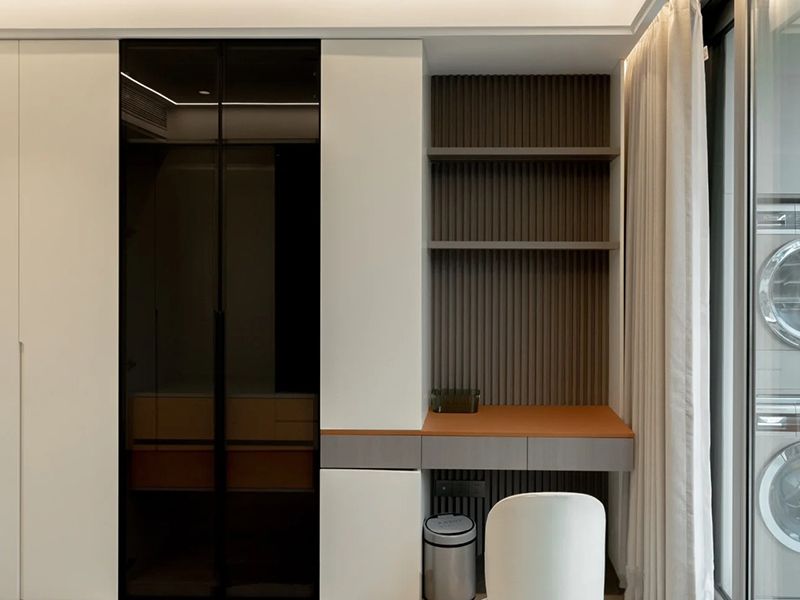 Massive geriffelte Wandpaneele aus PVC, 130 x 7,8 mm