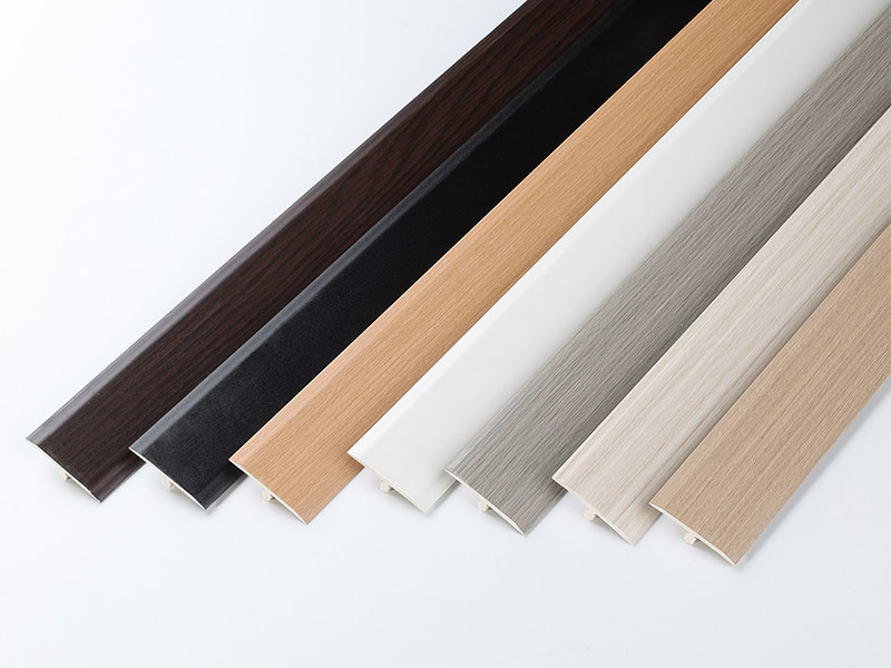 Bodenrandstreifen in T-Form aus PVC