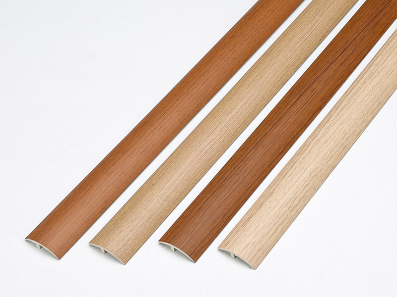 32 * 4 mm SPC-Bodenbelag-&Uuml;bergangsstreifen mit Holzmaserung