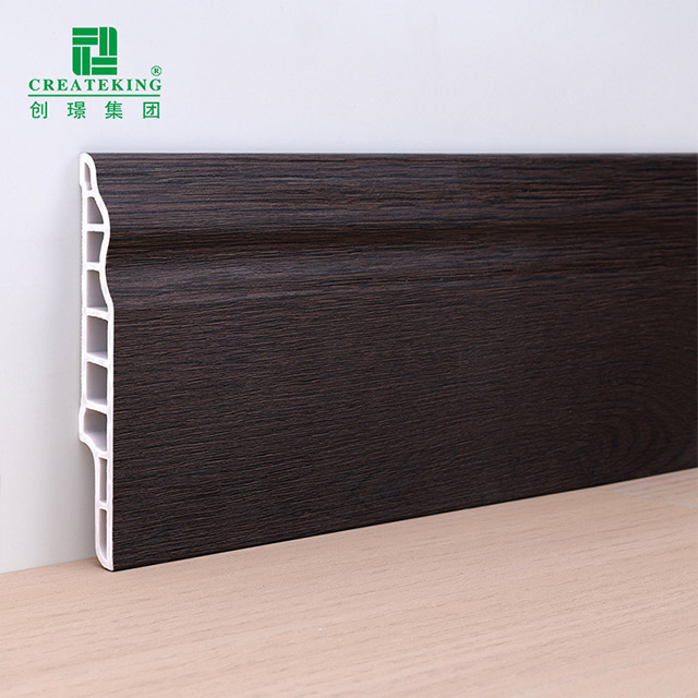 100 x 15 mm Lammzungen-Sockel aus PVC